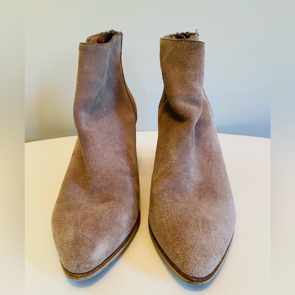 Steve Madden Jillian Ankle Boots Womens Size 6M Taupe Suede Leather Back Zip - Picture 3 of 12